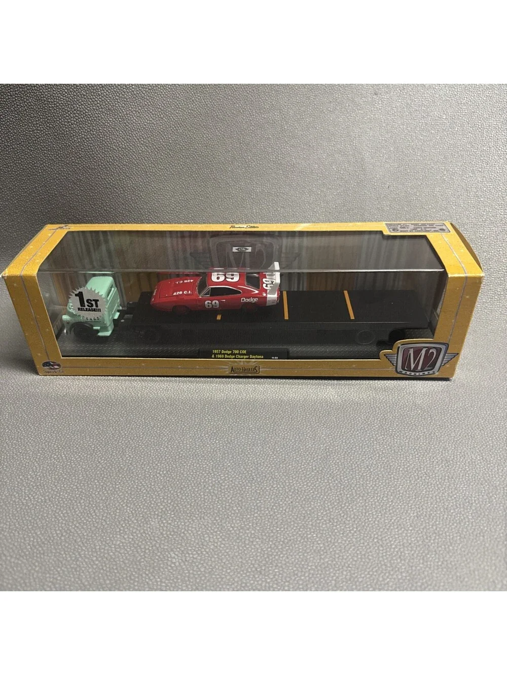 1:64 M2 Machines Auto-Haulers 1957 Dodge 700 COE & 1969 Dodge Charger Daytona